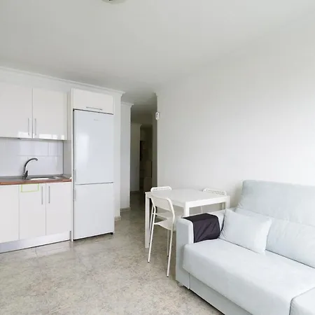 Seafront 2br - Views - Peaceful Apartment